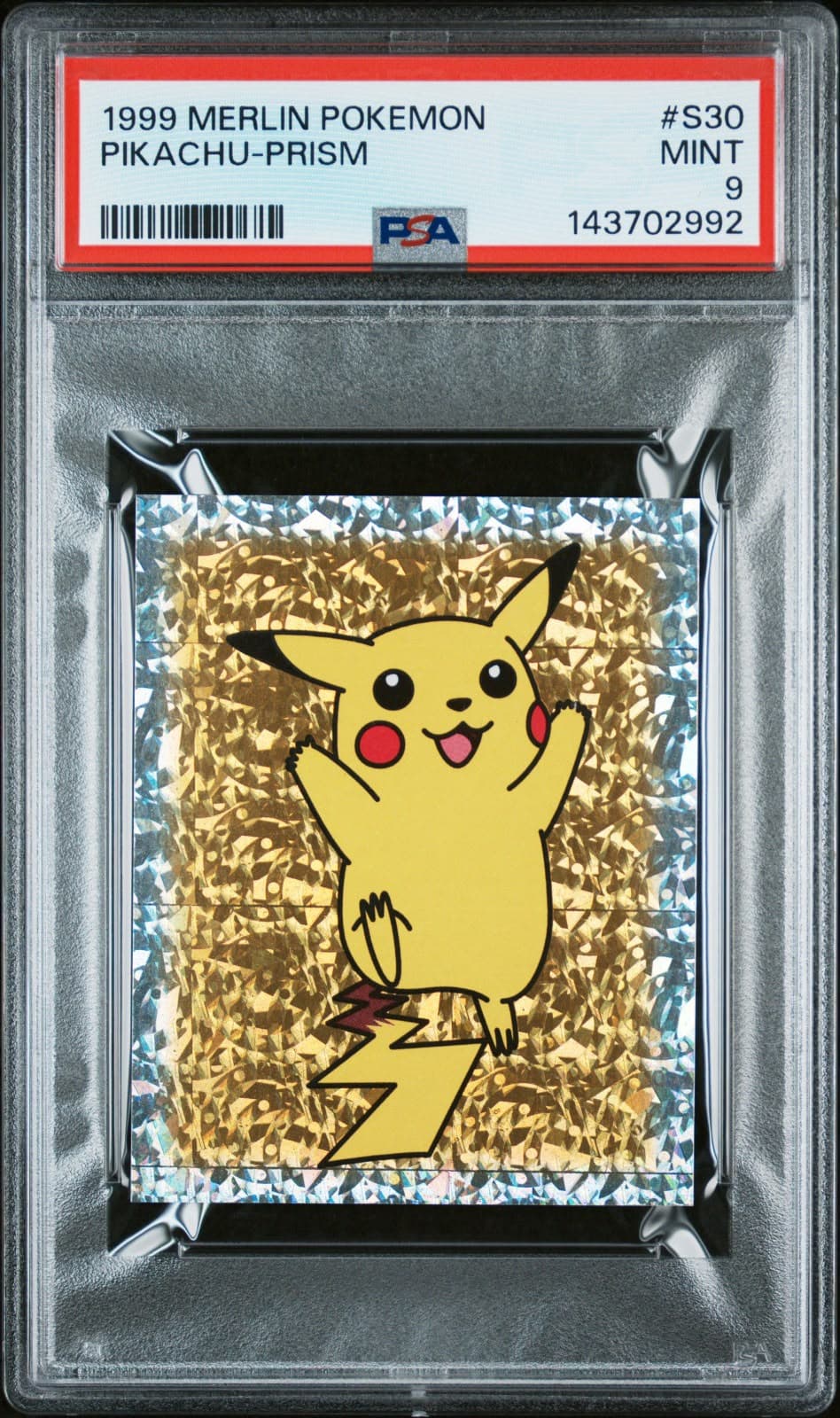קלף פוקימון מדורג PSA 9 פיקאצ'ו — מדבקת פריזמה 1999 — Pikachu Prism #S30 PSA 9 Graded Card